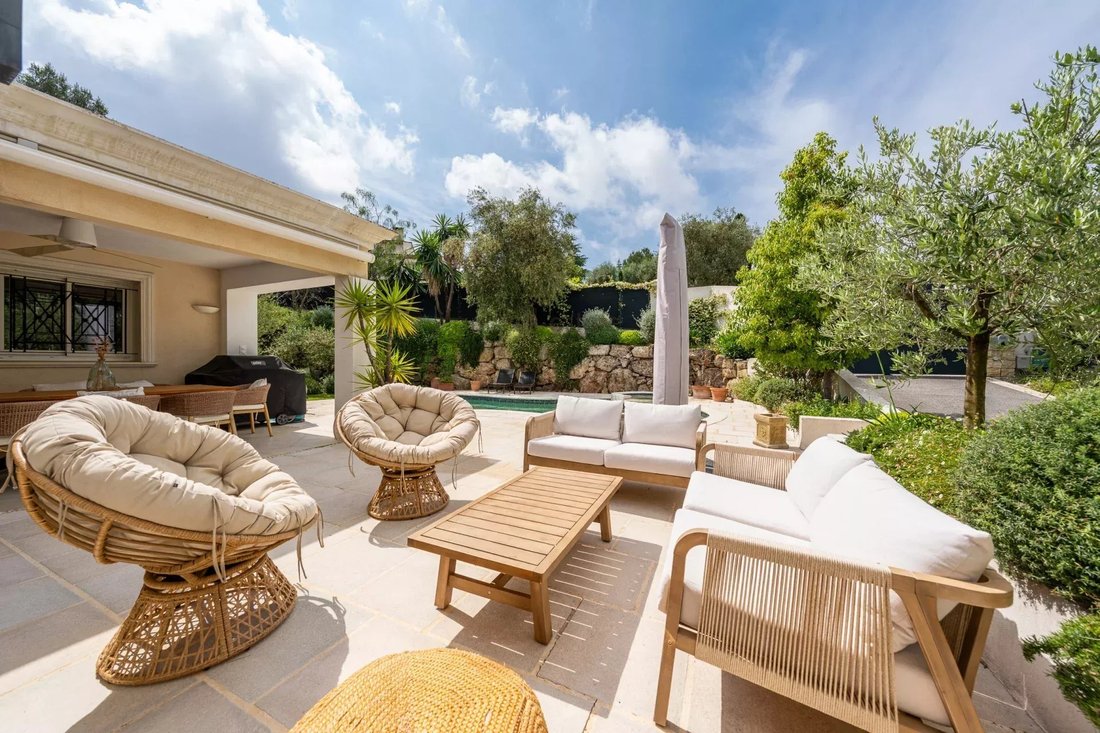 Villa in Les Indes les-Groulles, Mouans-Sartoux, France 3 - 18110661