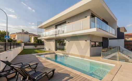 House in Algueirao-Mem Martins, Lisbon, Portugal 1