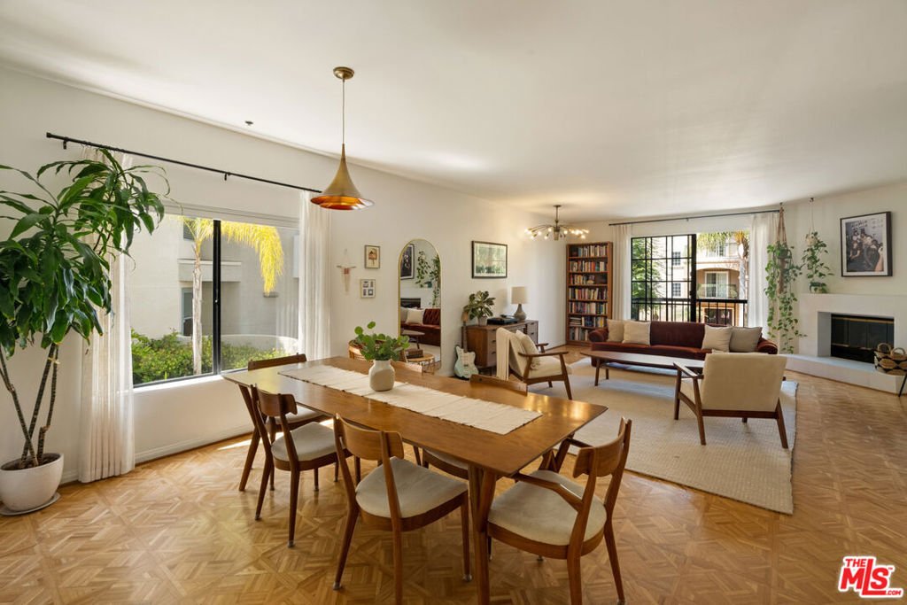 Condo in Los Angeles, California, United States 3 - 18112649