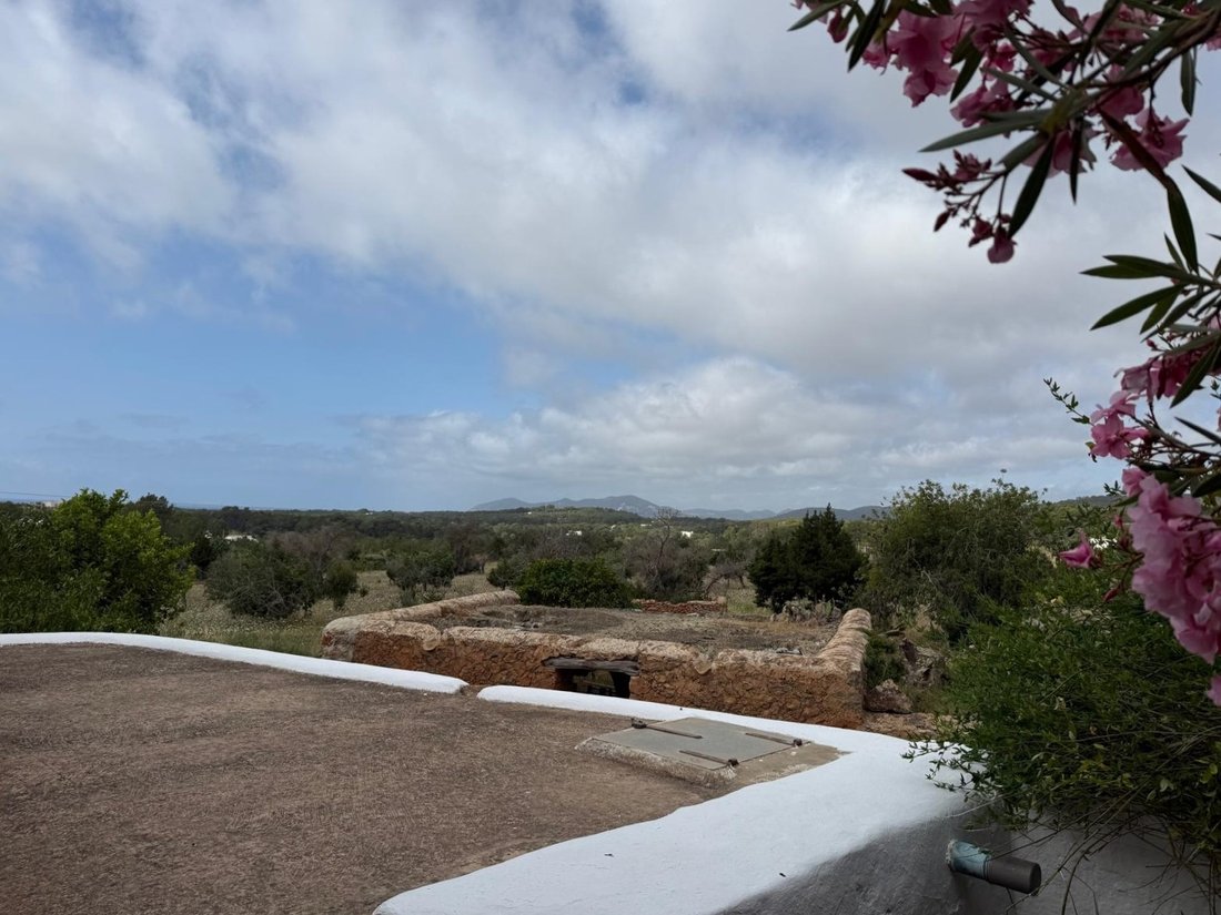 Villa in Sant Carles de Peralta, Santa Eularia des Riu, Balearic Islands 3 - 18110257