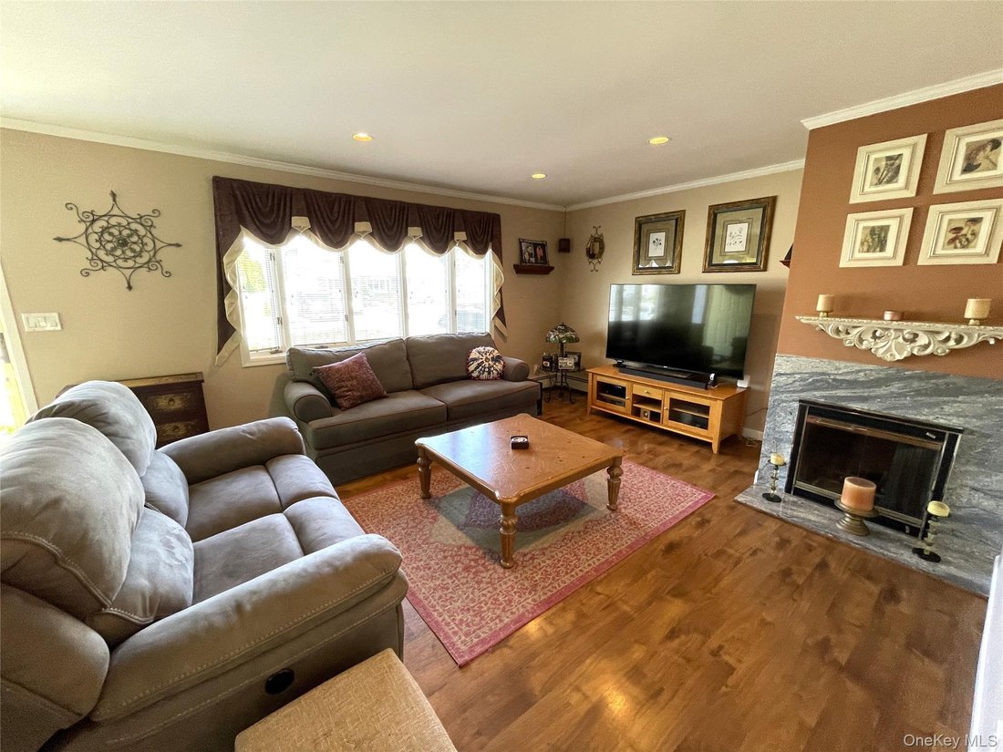 House in Babylon, New York, United States 4 - 18112155