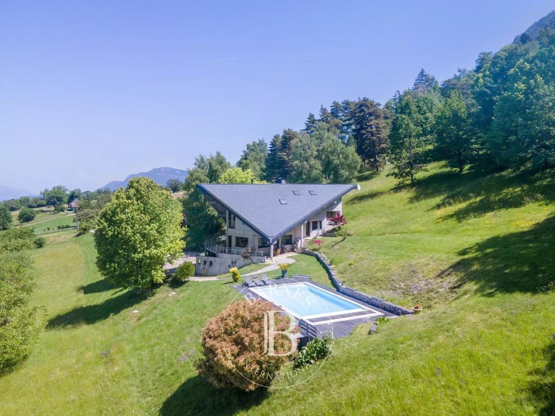 Estate in Chambery, Auvergne-Rhône-Alpes, France 1 - 18111364