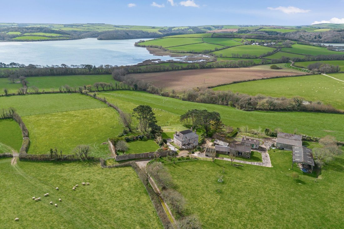 House in Saltash, England 2 - 18110992