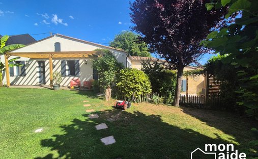 House in Branne, Nouvelle-Aquitaine, France 1