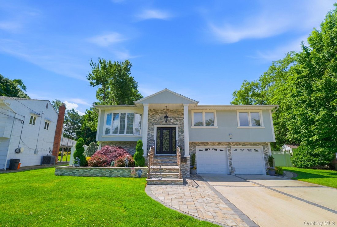 House in New Hyde Park, New York, United States 1 - 18026352