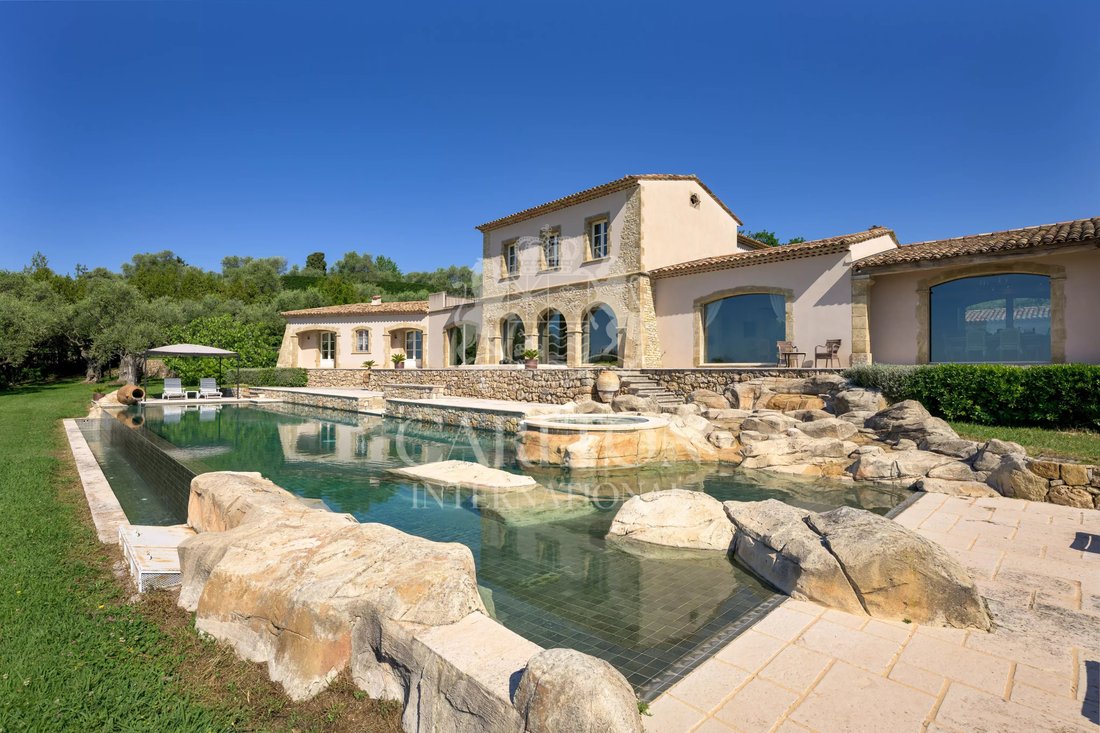 Estate in Châteauneuf-Grasse, Provence-Alpes-Côte d'Azur, France 3 - 17283499