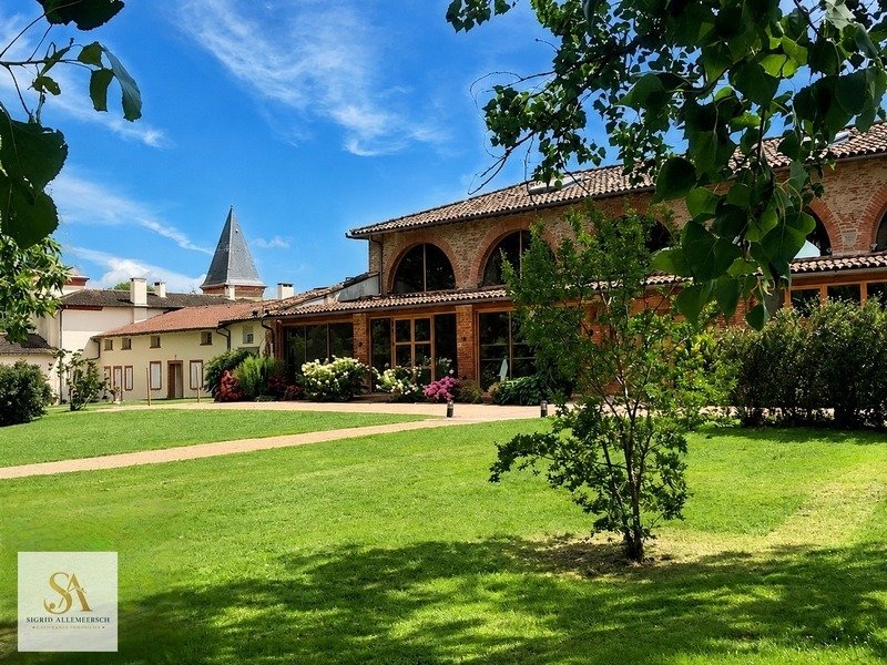 Castle in Saint Cyprien, Toulouse, France 1 - 18111304