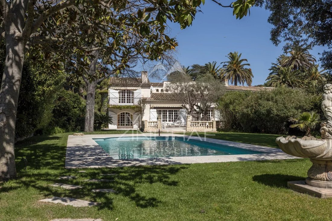 House in Antibes, Provence-Alpes-Côte d'Azur, France 3 - 15483557