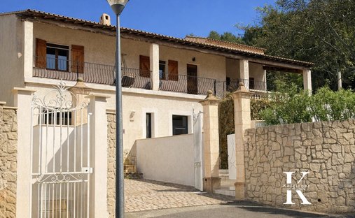 Villa in Plaines Saint Pierre-Saint Julien, Martigues, France 1