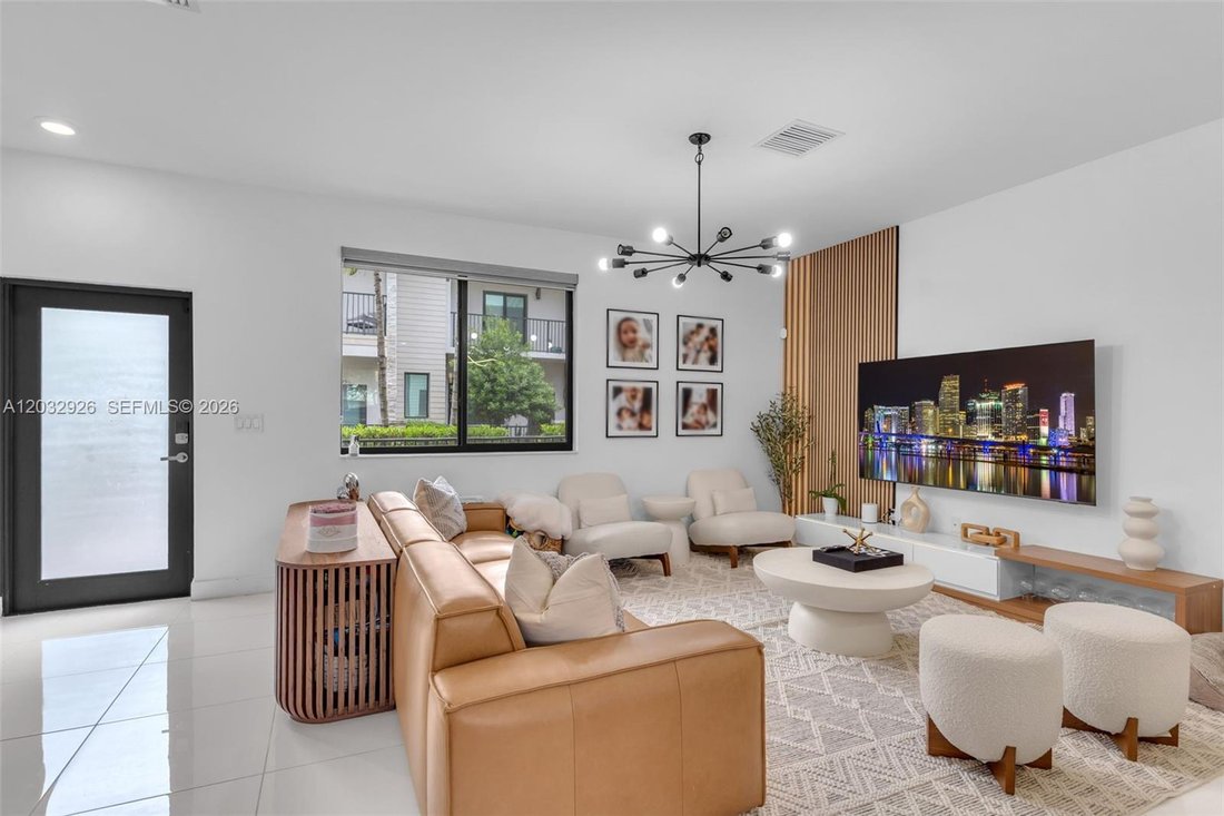 Townhouse in Miami Springs, Florida, United States 5 - 18113025