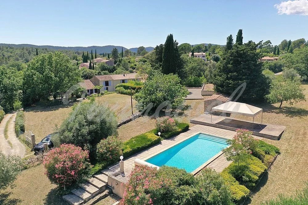 House in Bagnols-en-Forêt, Provence-Alpes-Côte d'Azur, France 1 - 18111537