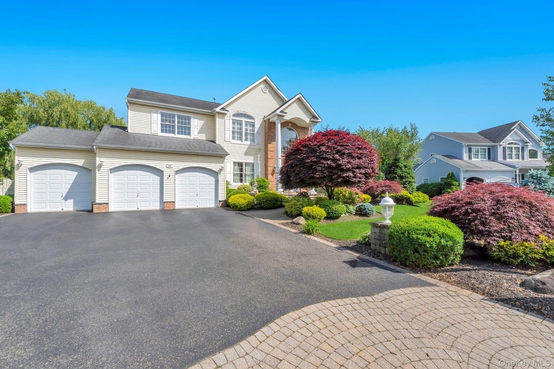 House in Smithtown, New York, United States 4 - 18111022