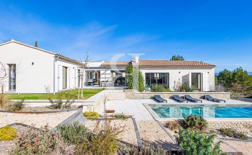 Villa in Saint-Pantaleon, Provence-Alpes-Côte d'Azur, France 1