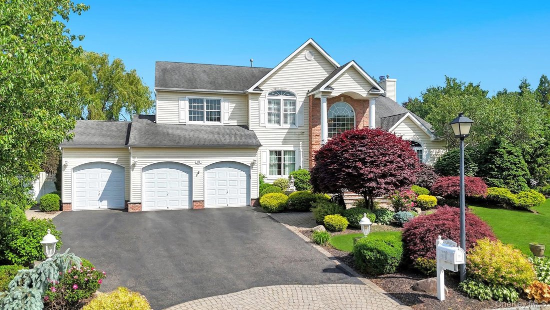 House in Smithtown, New York, United States 2 - 18111022