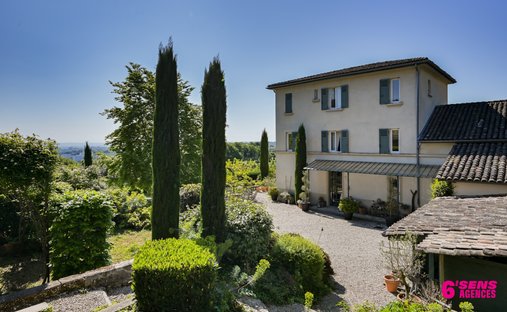 House in Zone Centrale, Chaponost, France 1