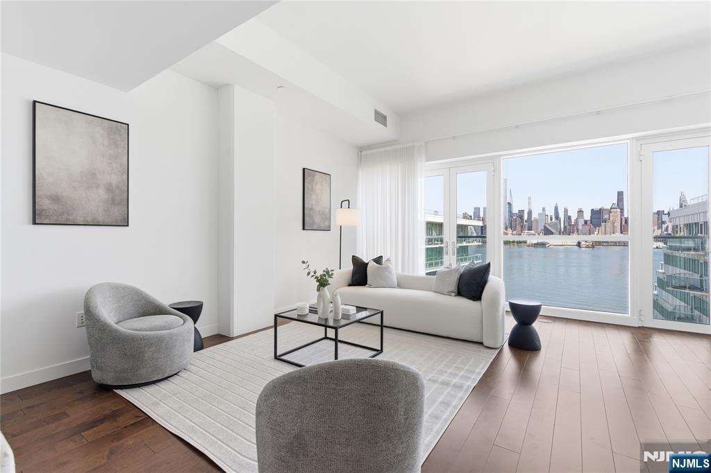 Condo in Weehawken, New Jersey, United States 3 - 18112915