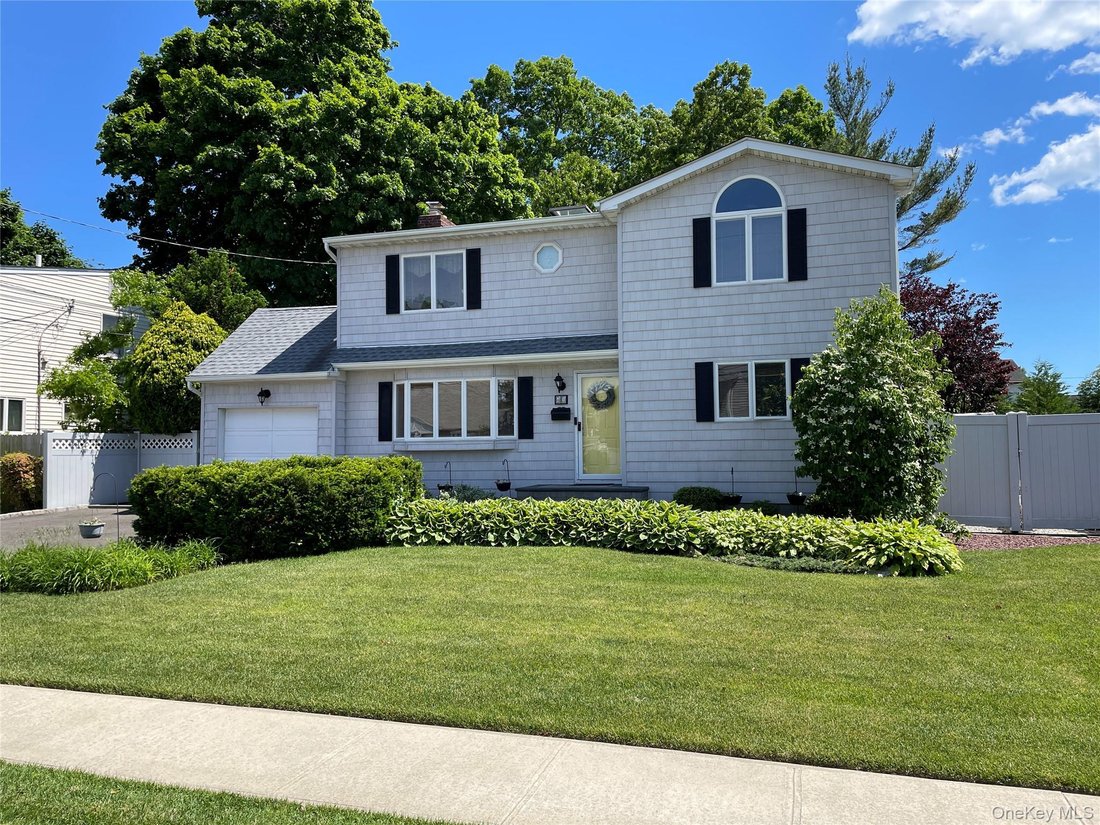 House in Babylon, New York, United States 1 - 18112155