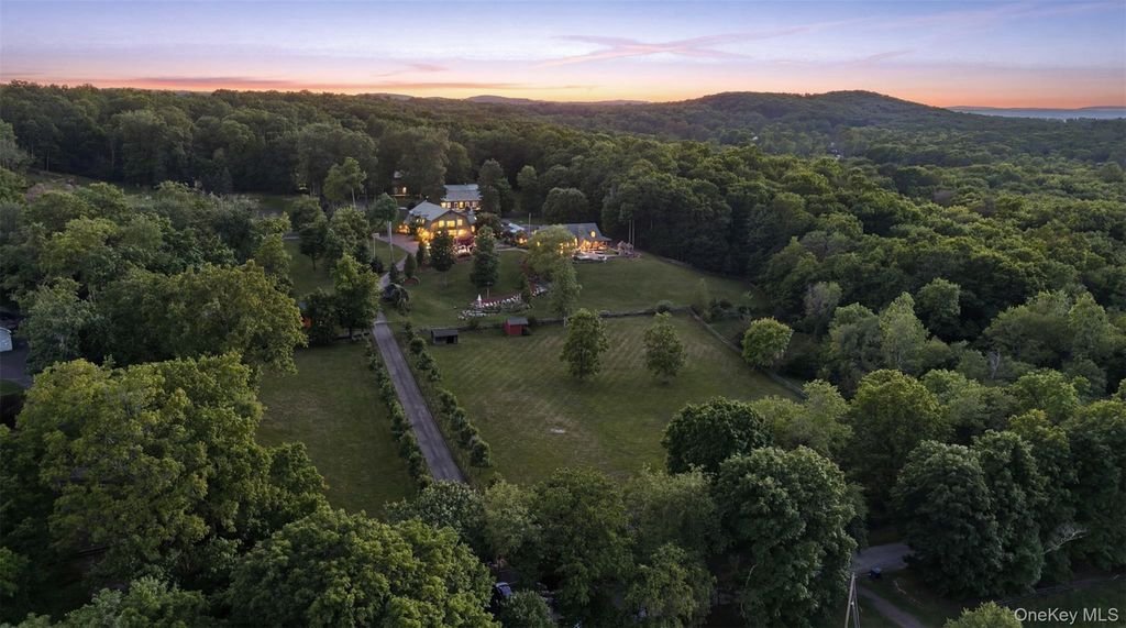 House in Montgomery, New York, United States 2 - 18115411