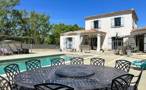 Villa in Robion, Provence-Alpes-Côte d'Azur, France 1
