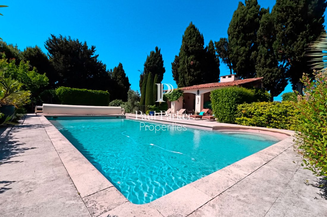 Villa in Saint-Rémy-de-Provence, Provence-Alpes-Côte d'Azur, France 2 - 17902304