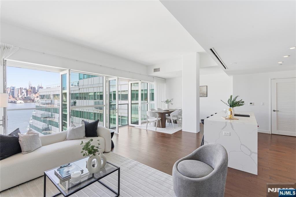 Condo in Weehawken, New Jersey, United States 5 - 18112915