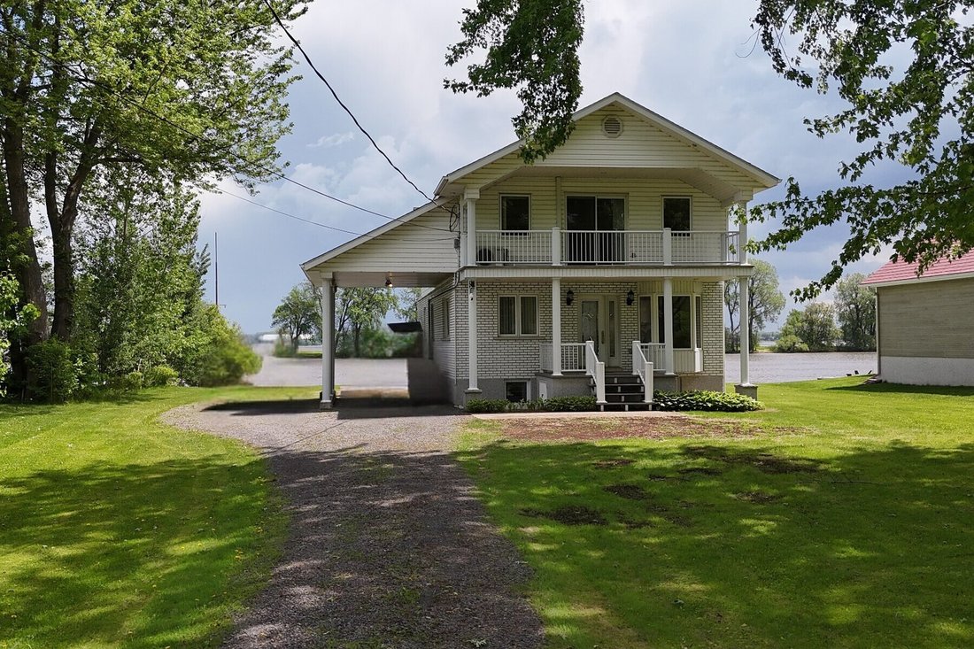 House in Berthierville, Quebec, Canada 1 - 18042442