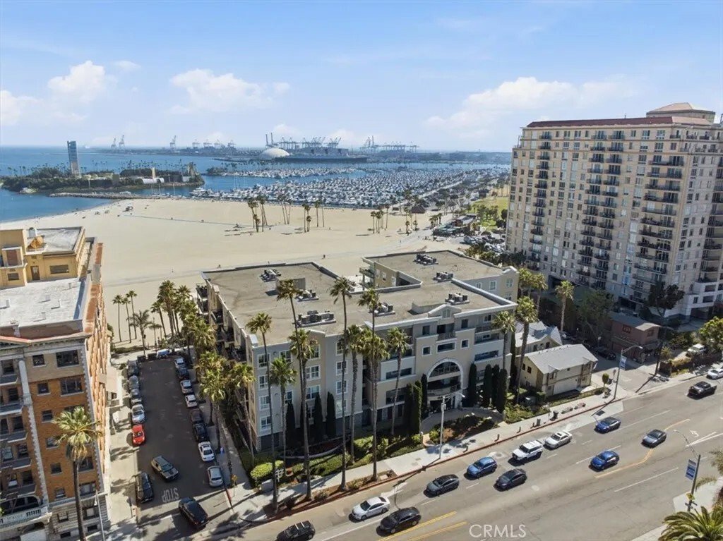 Condo in Signal Hill, California, United States 1 - 18112886