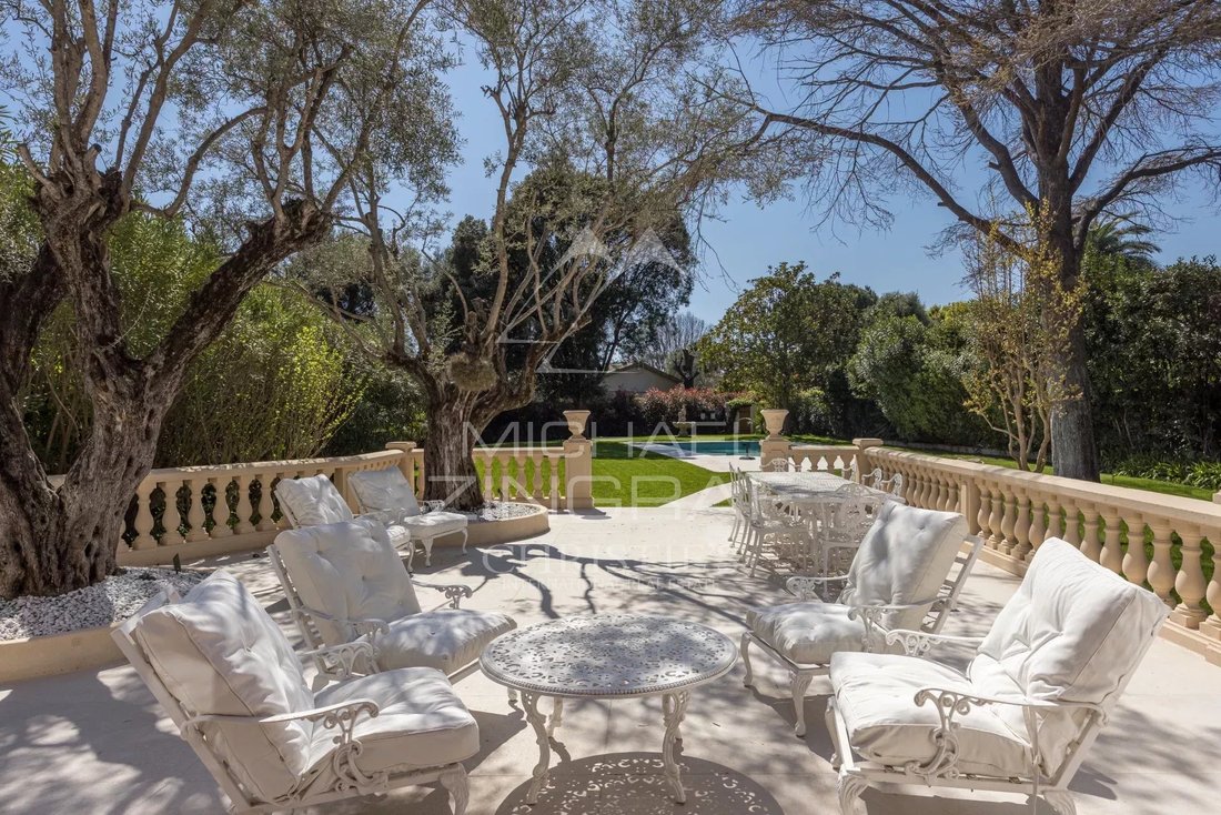 House in Antibes, Provence-Alpes-Côte d'Azur, France 4 - 15483557