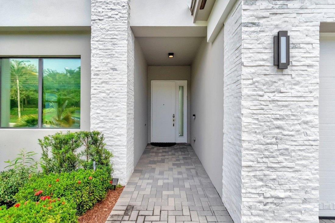 Boca Raton, Florida, United States 4 - 18112180