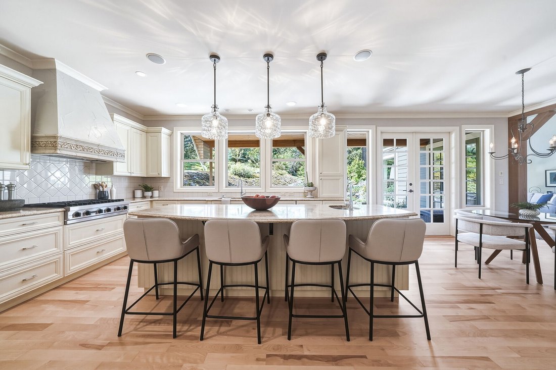 House in Saanich, British Columbia, Canada 5 - 18114252
