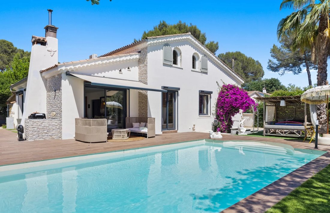 Villa in Mougins, Provence-Alpes-Côte d'Azur, France 3 - 18111421