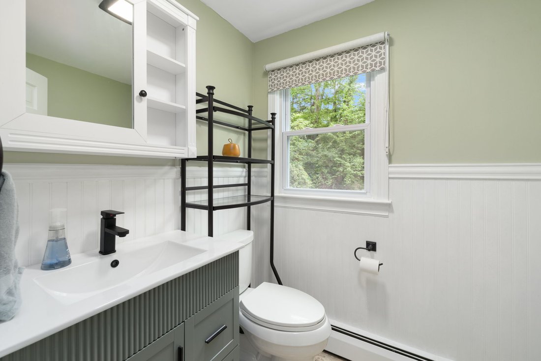 House in Warwick, Rhode Island, United States 5 - 18111122