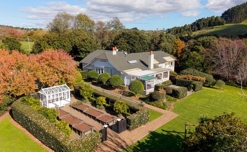 House in Helensville, Auckland, New Zealand 1