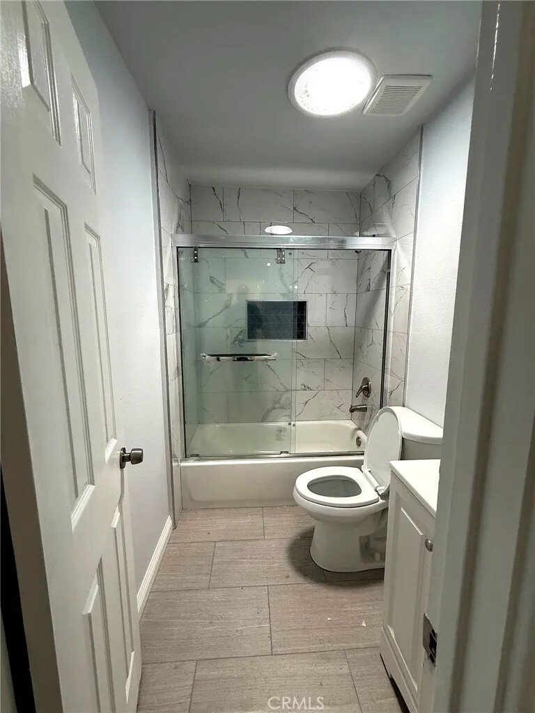 Condo in Azusa, California, United States 4 - 18112801