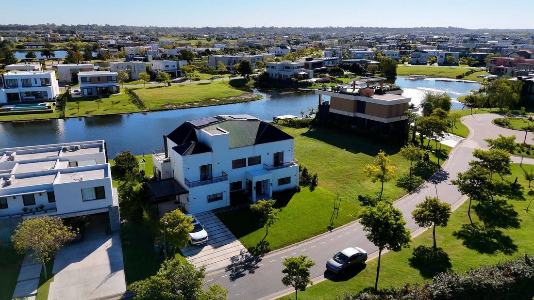 House in Belén de Escobar, Buenos Aires Province, Argentina 2 - 18110159