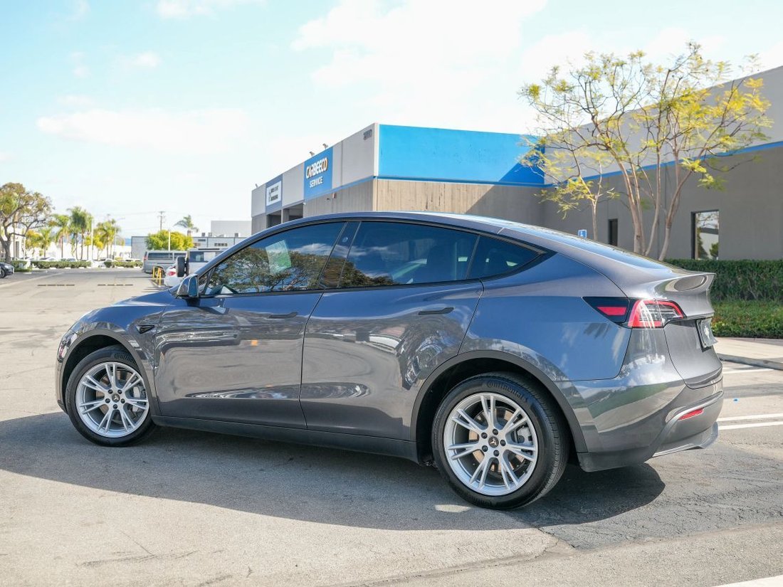 Suv in Costa Mesa, CA, United States 3 - 18049080