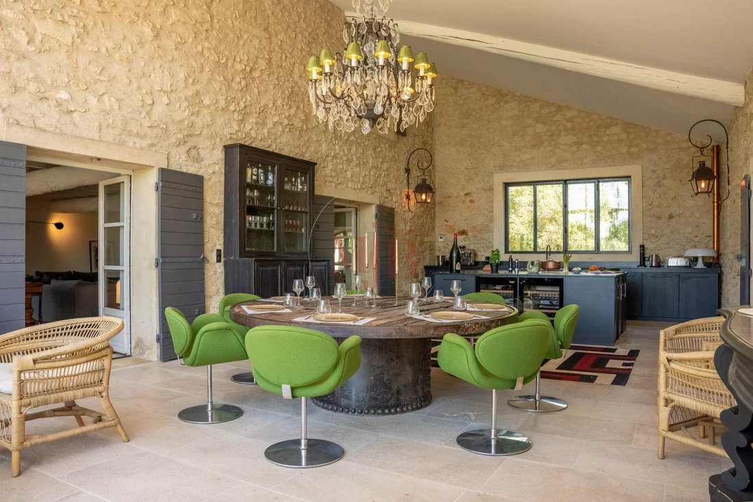 Estate in Saint-Etienne-du-Grès, Provence-Alpes-Côte d'Azur, France 4 - 18110912