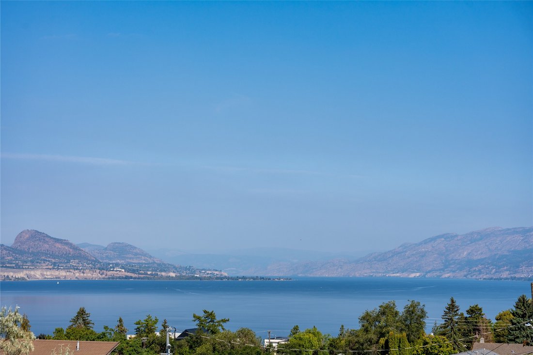 House in Penticton, British Columbia, Canada 1 - 18114584