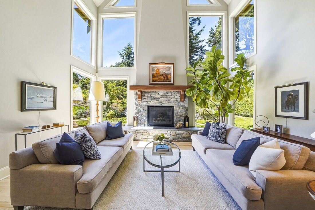House in Saanich, British Columbia, Canada 2 - 18114252