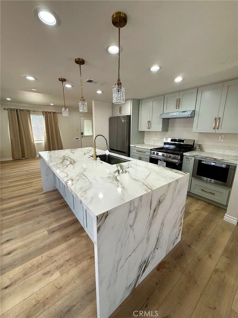 Condo in Azusa, California, United States 2 - 18112801
