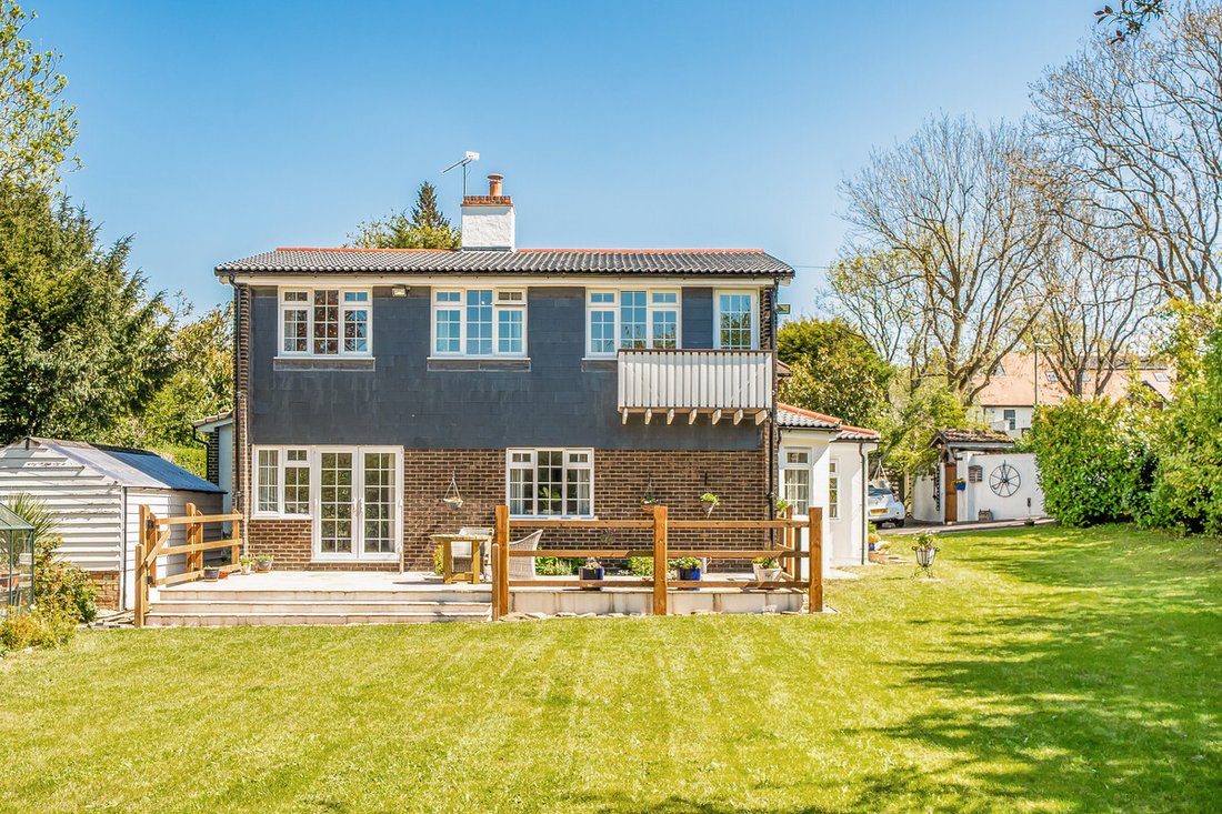 House in London Borough of Sutton, England 4 - 18114641