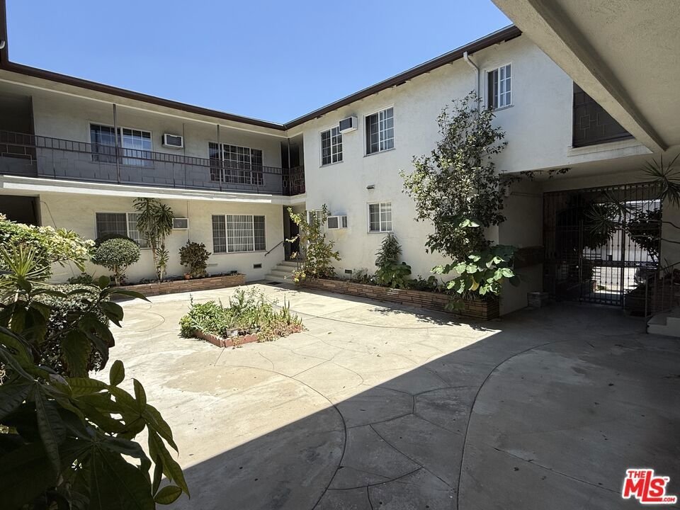Alhambra, California, United States 3 - 18018850