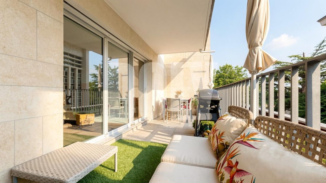 Apartment in Puteaux, Ile-de-France, France 1 - 18111422