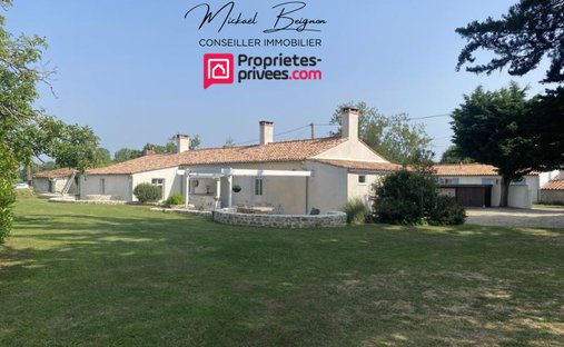 Villa in Longeville-sur-Mer, Pays de la Loire, France 1