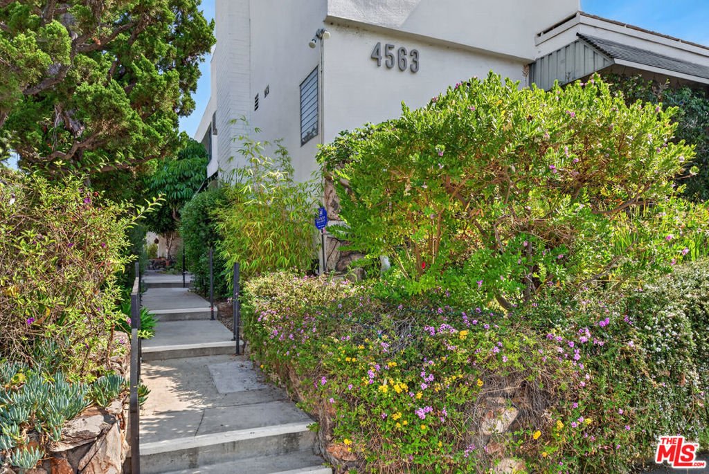 Condo in Los Angeles, California, United States 3 - 18112638