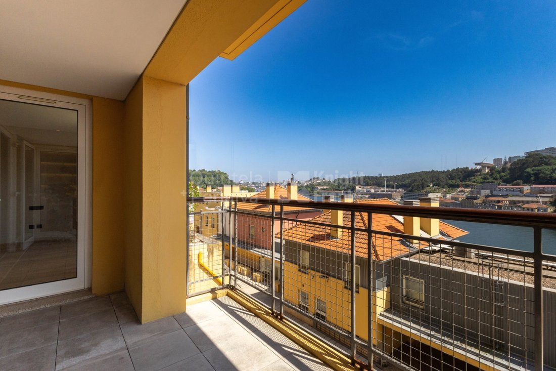 Apartment in Lordelo do Ouro e Massarelos, Porto District, Portugal 2 - 18099434