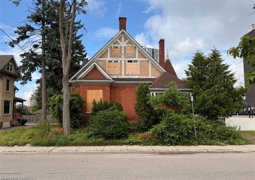 Kitchener, Ontario, Canada 4 - 18114574