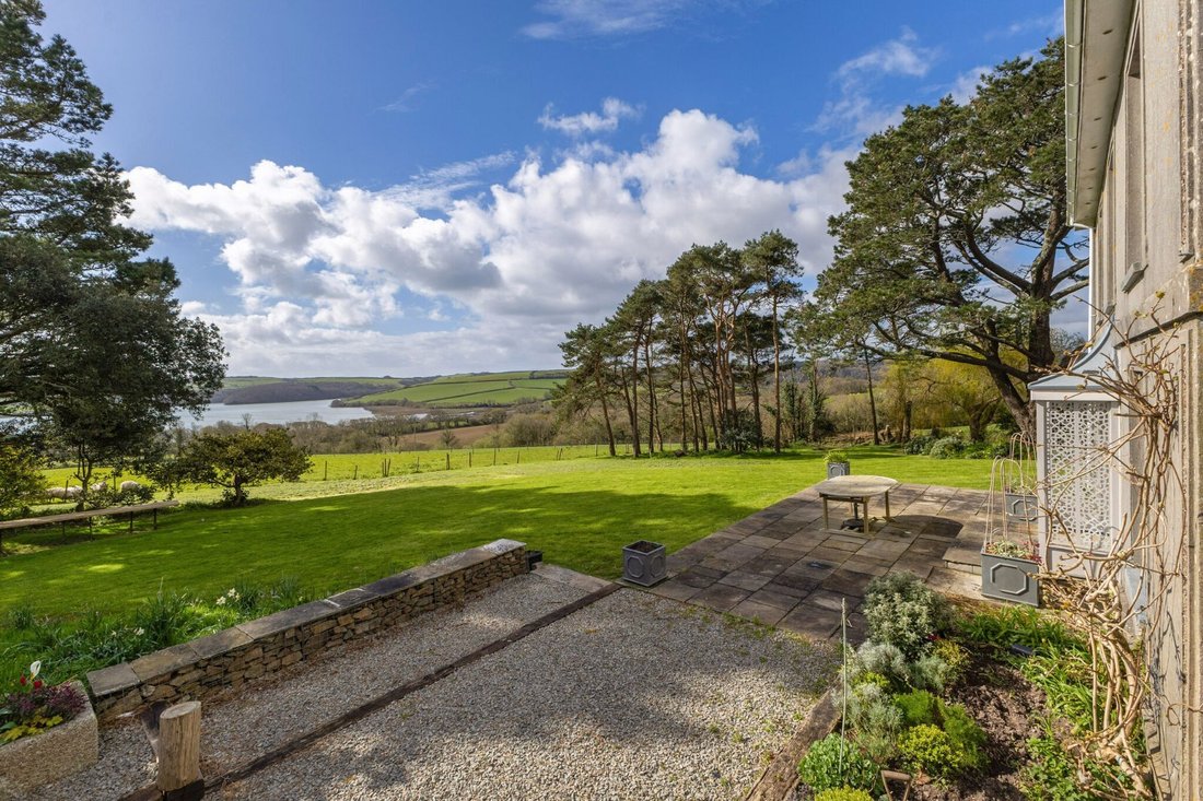 House in Saltash, England 3 - 18110992