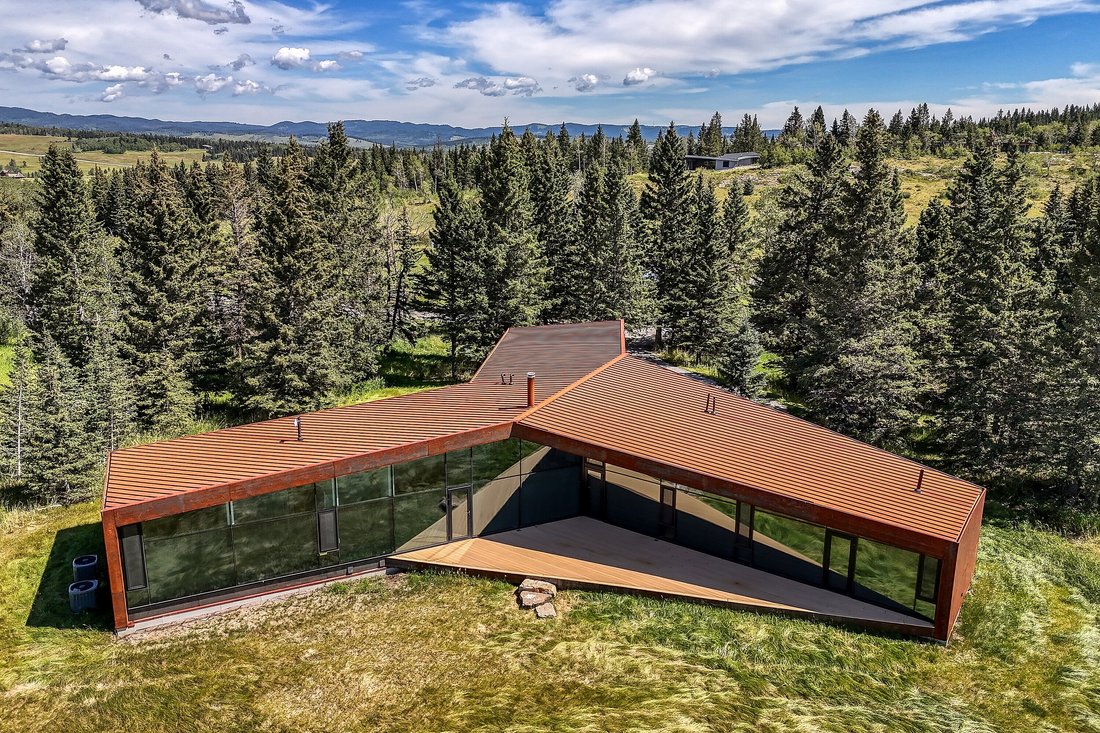 House in Ghost Lake, Alberta, Canada 1 - 18112094