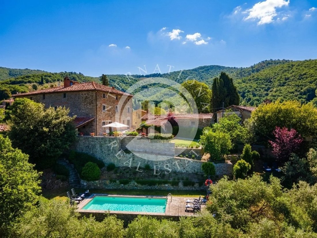 Estate in Castiglion Fiorentino, Tuscany, Italy 1 - 18110622